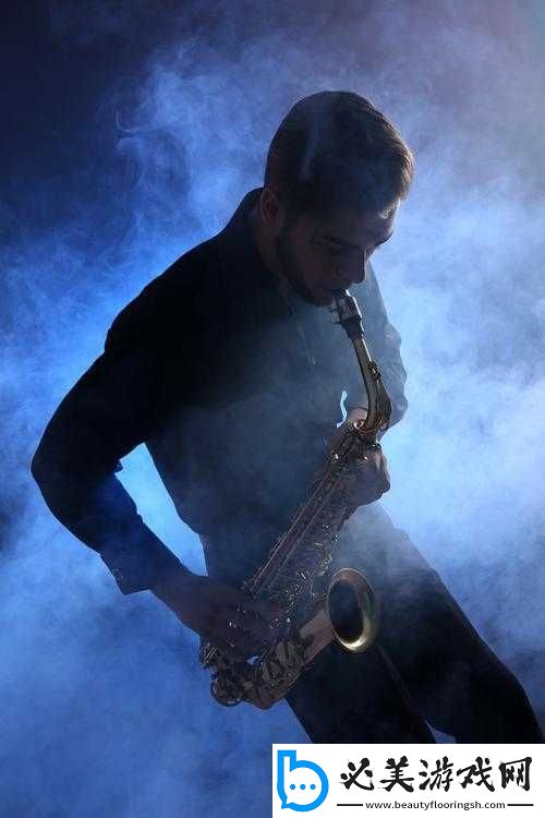 在蓝调爵士中演奏萨克斯风